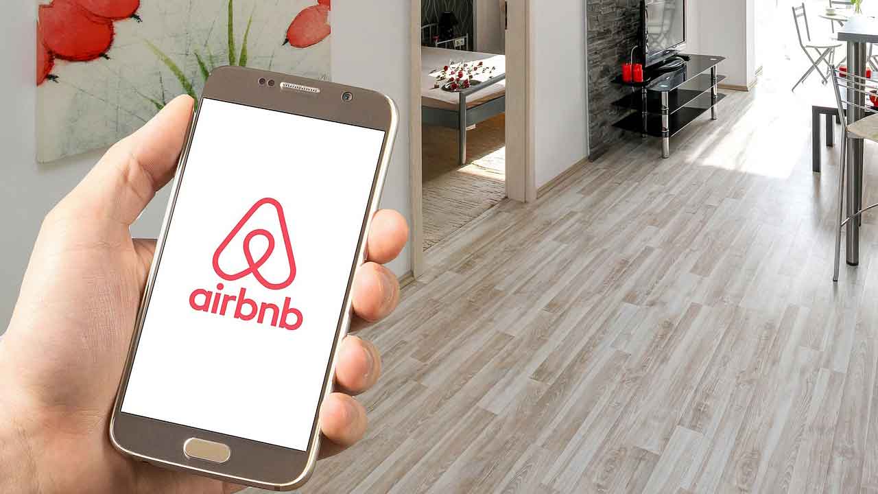 Airbnb - Popular Transportation Startups in The World (Updated 2023)